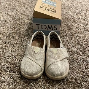 Toms toddler size 7